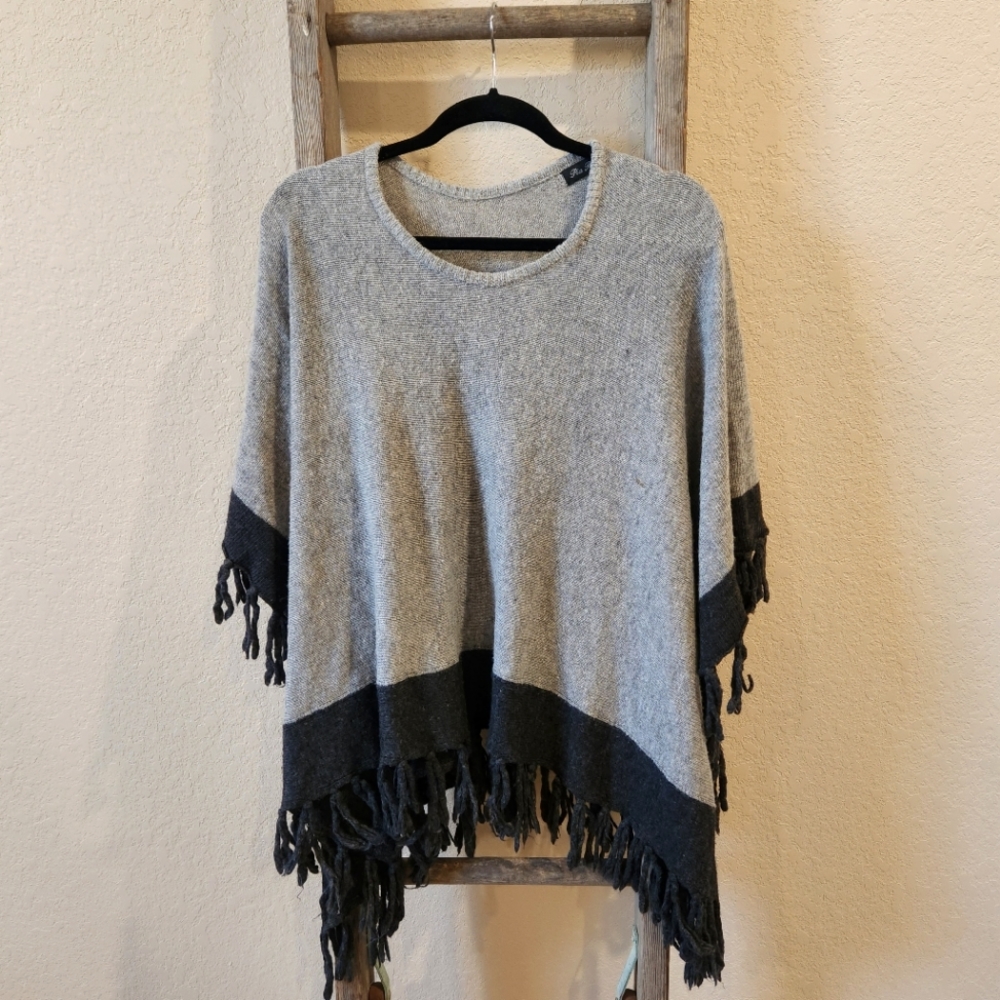 Pia Rossini Women's Grey and Black Poncho Sweatshirt